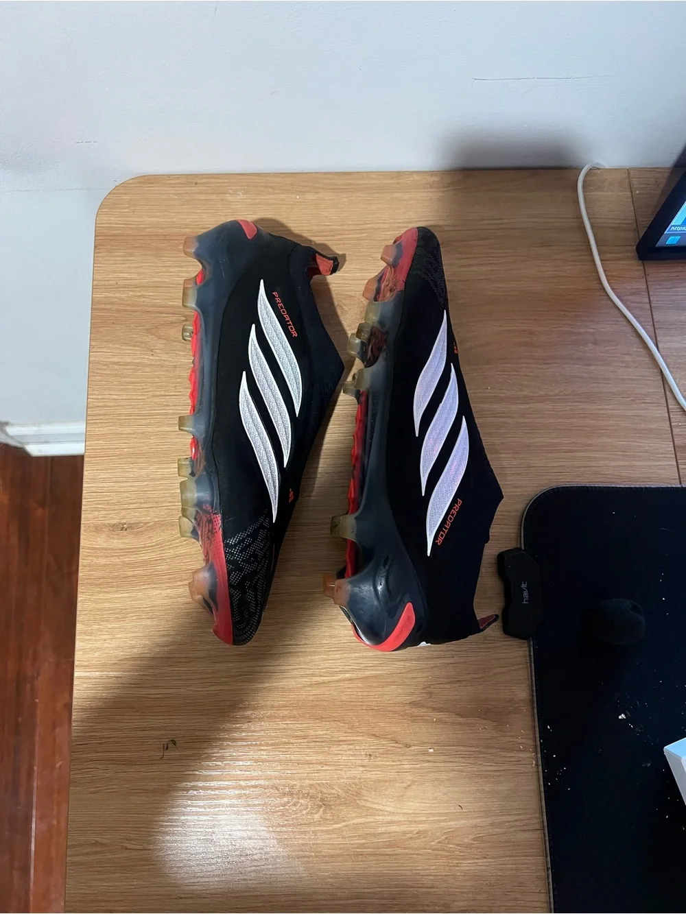 USED SIZE 8 ELITE WITH BAG adida Predator Laceless Soccer Cleats Black/White/Red